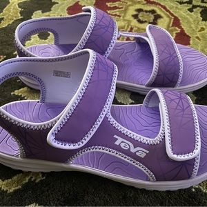 NEW TEVA Girls sandals size 6 (No Box)